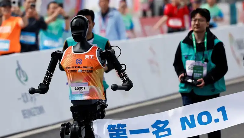 Çinli Robotların Maraton Koşusu: Yapay Zeka Yarışının Yeni Dönemi