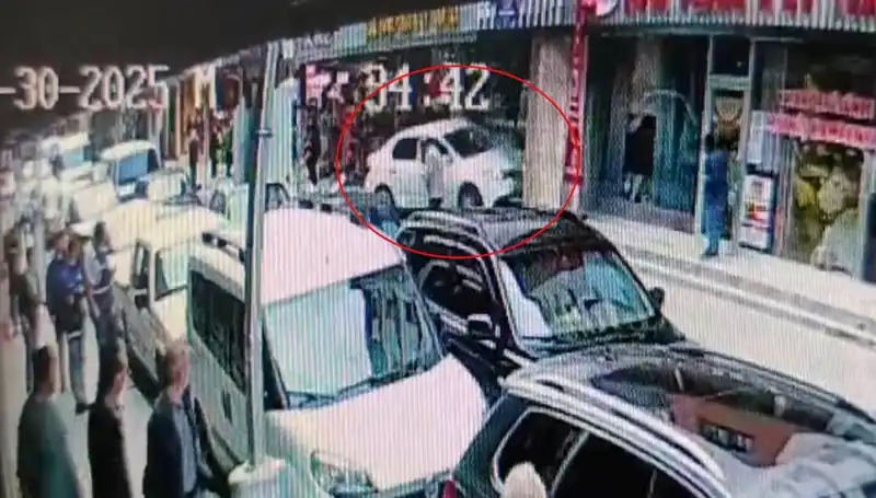 Alkollü Sürücünün Mağaza Kazası, İki Çocuğu Hayatını Kurtardı