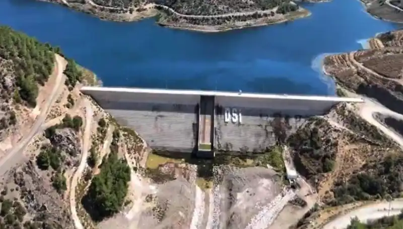 Çeşme'de Su Kesintileri Son Buluyor: Su Hasreti Bitiyor Mu?