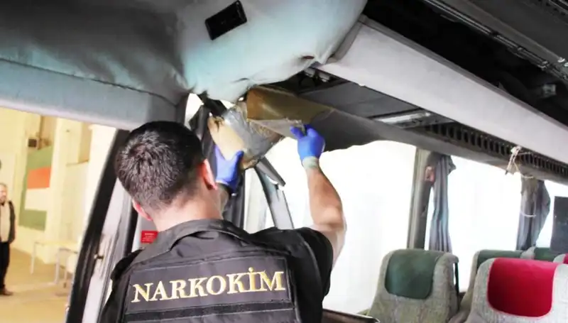 Sınır Otobüsü Operasyonu: 77 Kilo Uyuşturucu Yakalandı!