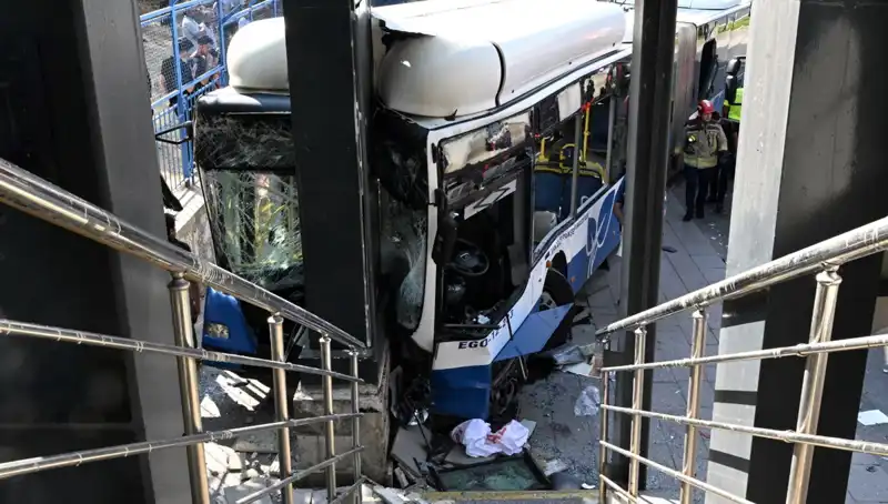 Ankara'da Belediye Otobüsü Kaza Yaptı: 27 Yaralı, Biri Ağır Paletli