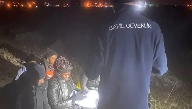 İzmir'de Düzensiz Göçmen Operasyonu: 7 Farklı Ülkeden Geliş