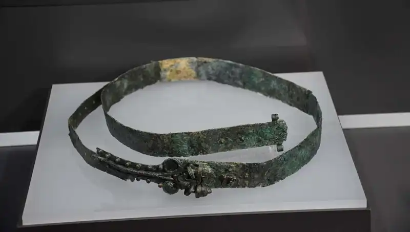 2 Bin 600 Yıllık Aslan ve Yılan Kabartmalı Kemer İzmir’de Sergileniyor