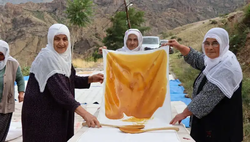 Yaz Aylarının Vazgeçilmezi: Unlu Lezzetlerin Güneşle Buluşması
