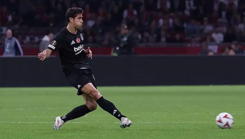 Beşiktaş’ta Derbi Öncesi Stoper Hattında İki Şok Gelişme!