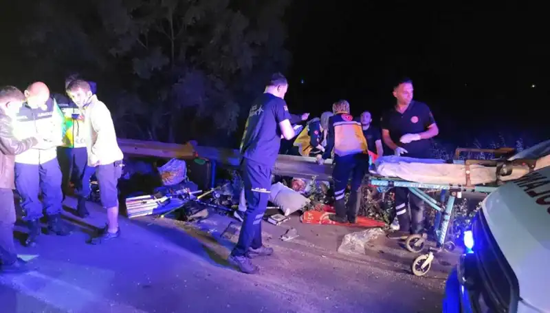 Minibüs Kazasında Şok Anlar: Yolcular Savruldu!