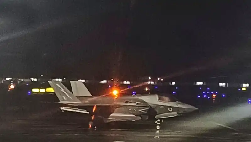 Hindistan'da Mahsur Kalan İngiliz Savaş Uçağı, 5 Haftanın Ardından Havalandı!
