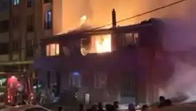 Gaziosmanpaşa'da İki Bina Alev Alev Yandı: Yangın Sebebi Araştırılıyor