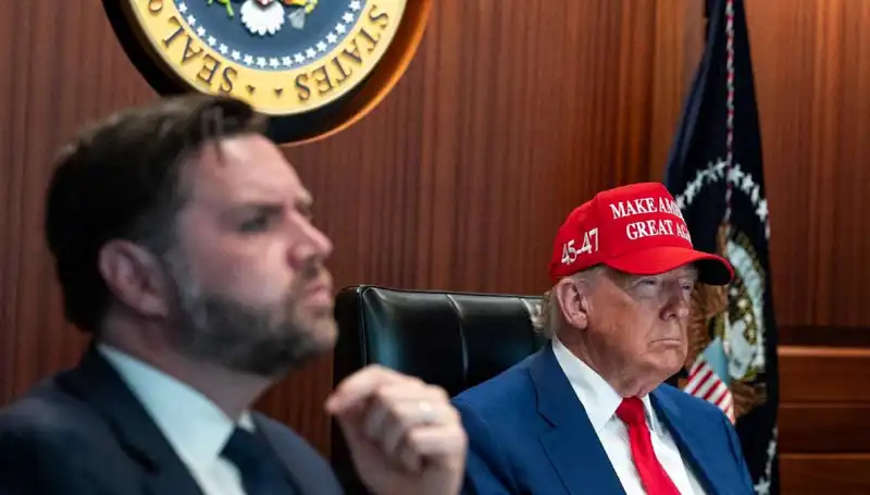 Trump'ın Azil Tasarısı Reddedildi: Siyasi Çalkantılar Sürüyor
