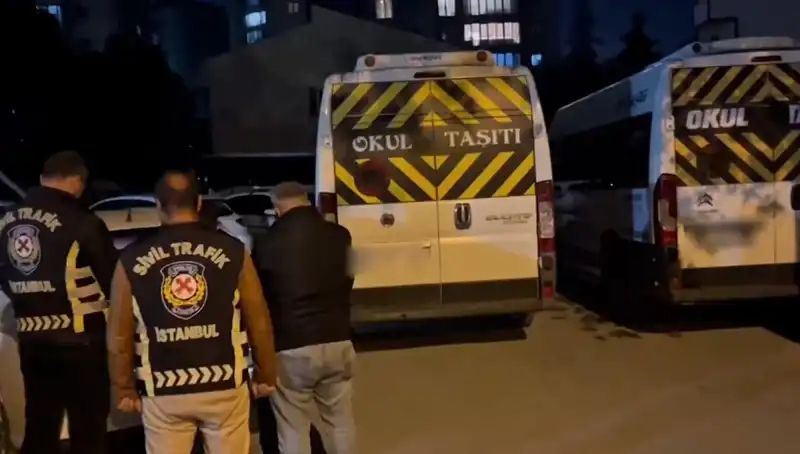 Görüntüler Tepki Çekti: İki Servis Sürücüsünün Şok Edici Yakalanışı
