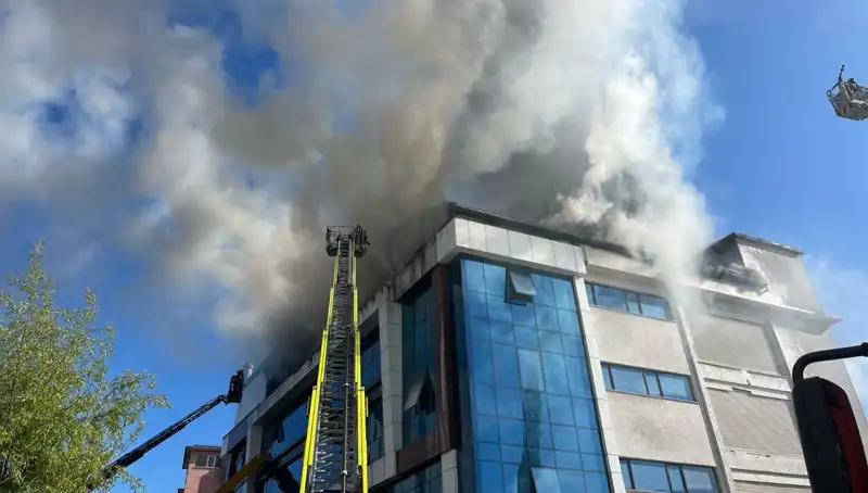 Esenyurt'taki Tekstil Atölyesinde Meydana Gelen Yangın Korkuttu