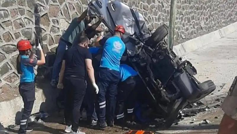 Tunceli'de Feci Kaza: İki Araç Kafa Kafaya Çarpıştı!