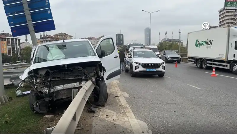 Otoyolda Feci Kaza: Aracın Bariyerlere Saplandığı O Anlar