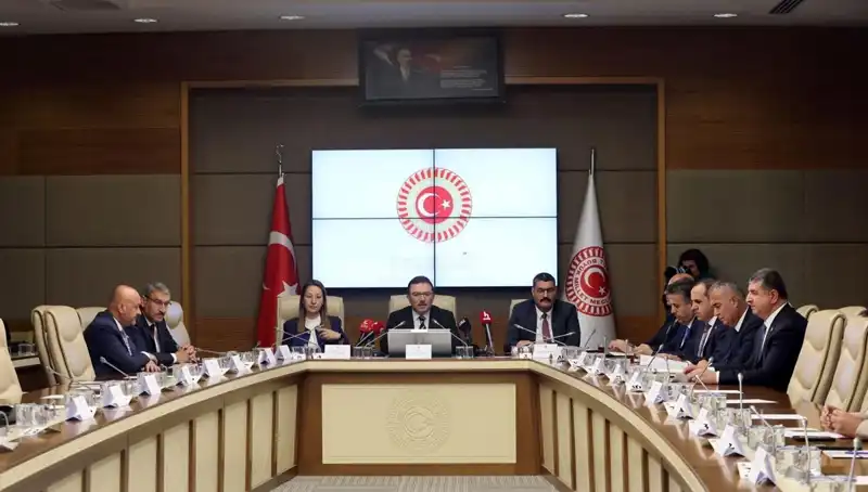Meclis, Kartalkaya Yangın Faciasını Araştırmaya Başladı: "Vali Üzülüyor, Ağlama" Sözleri Tartışma Yarattı