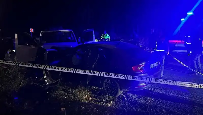 Minibüs Ters Şeritte Feci Kaza: 1 Ölü, 8 Yaralı