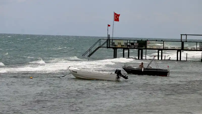 Poyraz Fırtınası: Plajlardan Denize Girmek Yasaklandı!
