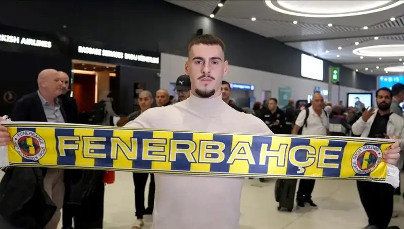 Fenerbahçe, Genç Yıldız Mimovic'in Lisansını Çıkardı: Yeni Sezon Hazırlıkları