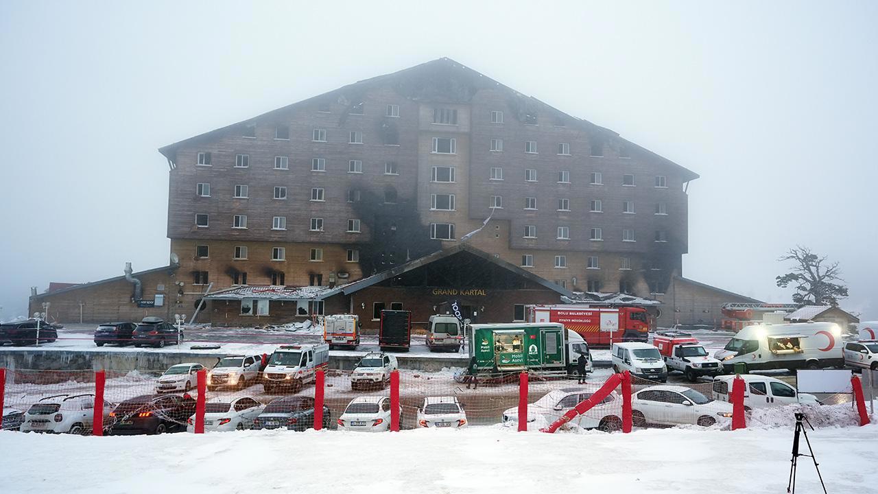 Kartalkaya'da Otel Yangını Kontrol Altına Alındı