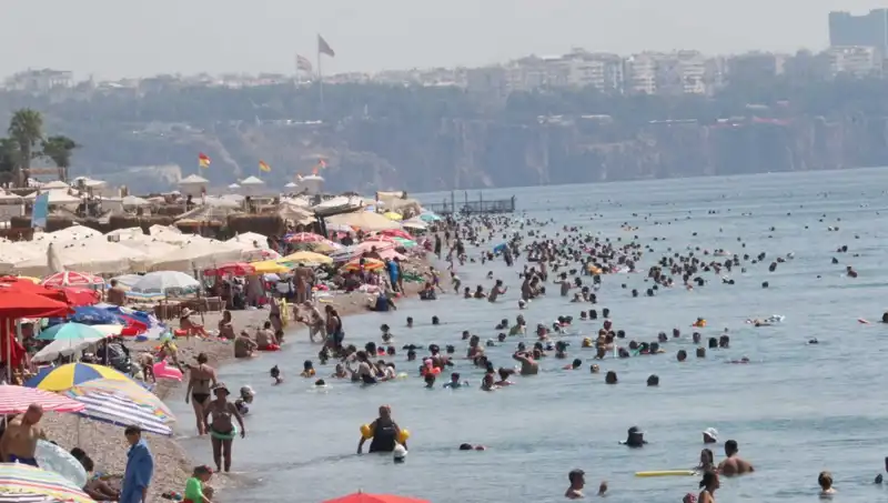 Antalya'da Deniz Suyunun Sıcaklığı Rekor Kırıyor!
