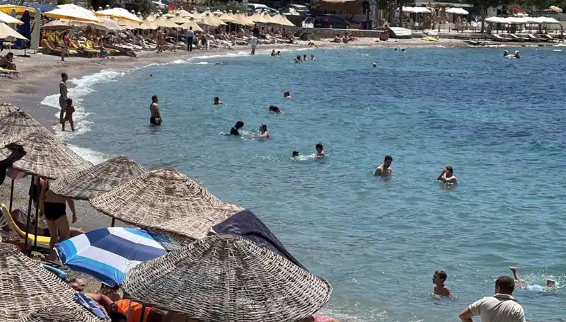 Sıcak Hava Dalgası! İstanbul'da Plajlar Dolup Taşarken Neler Yaşanıyor?