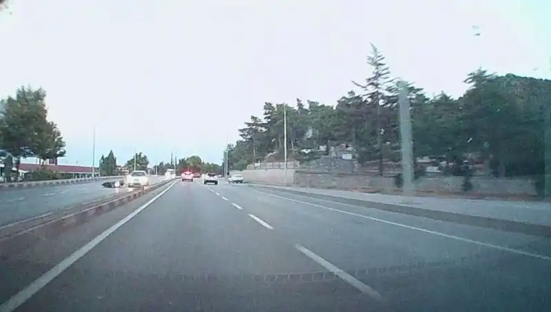 Otomobil ve Motosiklet Çarpıştı: Şehirde Panik Yaratan Kaza