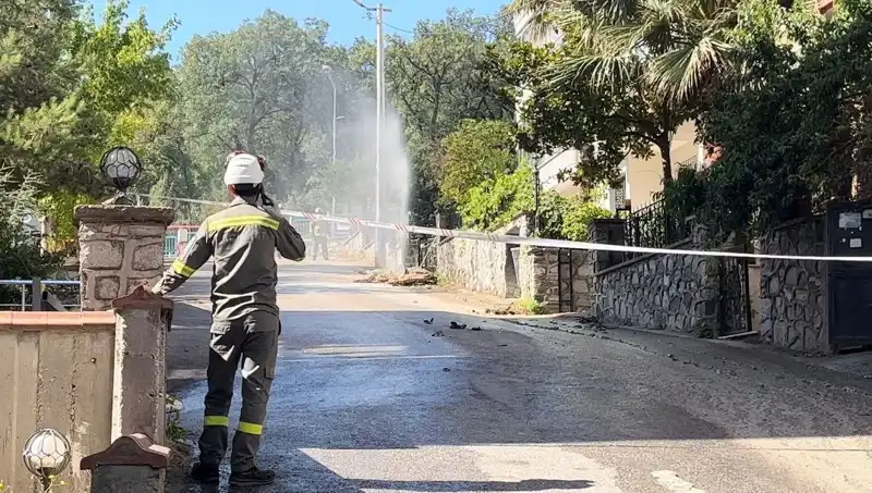 Bursa'da Doğalgaz Patlaması: Üç İşçinin Hayatı Tehlikeye Girdi