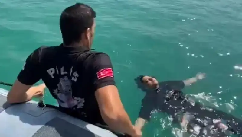 Baraj Gölünde Tehlikeli Anlar: Kadını Gemi Adamları Kurtardı