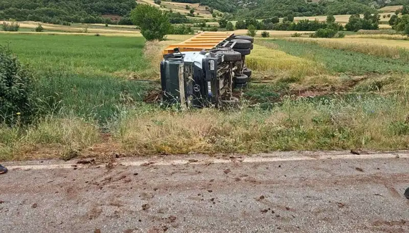 Tokat'ta Devrilen Kamyon Feci Kazaya Neden Oldu: Şoför Hayatını Kaybetti