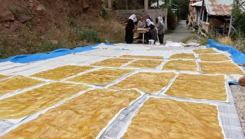 Dev Kazanlar ve Odun Ateşi: Kışın Sofralarına Lezzet Katacak Geleneksel Yöntemler