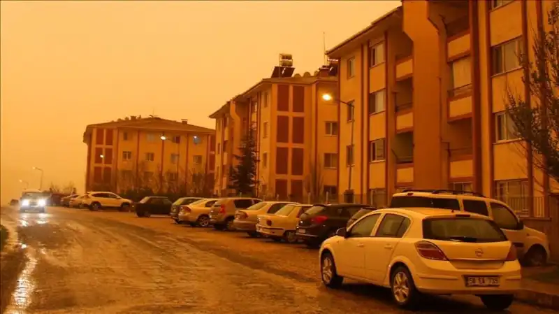 Meteoroloji Uyardı: Çöl Tozu ve Sağanak Bir Araya Geliyor!
