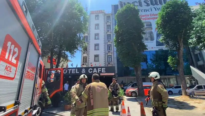 Fatih’te Otel Yemekhanesinde Çıkan Yangın Paniğe Neden Oldu