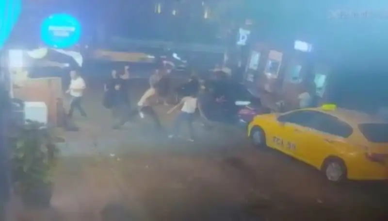 Beyoğlu'nda Laf Atma Kavgasında Kan Aktı: Detaylar Açıklandı