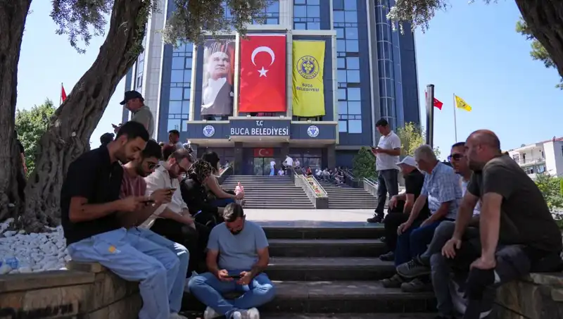 Ücretlerini Alamayan İşçiler, Sokaklarda Seslerini Duyurmaya Çıktı