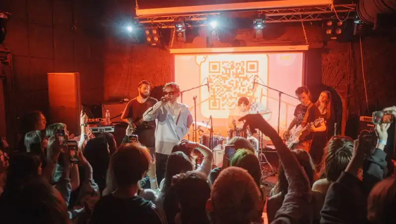 Savaş Atmosferinde Umut: Şehirde Konser ve Saldırı Aynı Anda Yaşandı