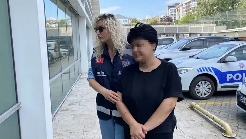 Genç Kız Annesini 11 Yerinden Bıçakladı: Olayın Şok Edici Detayları Ortaya Çıktı