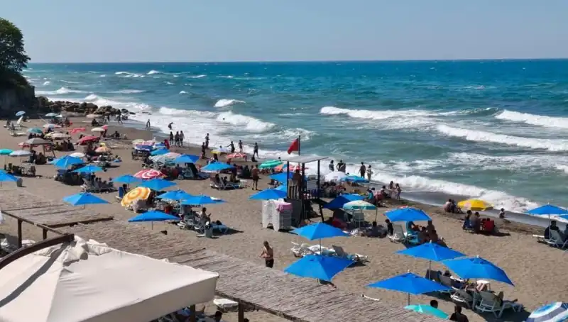 Akçakoca'da Denizin Keyfi Bir Süreliğine Yasaklandı!