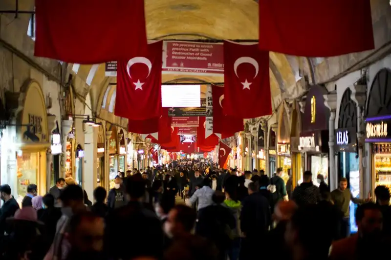 Kapalıçarşı'da 100 Milyon Liralık Vurgun: Çakarlı Araçlar ve Korumalar Beraber!