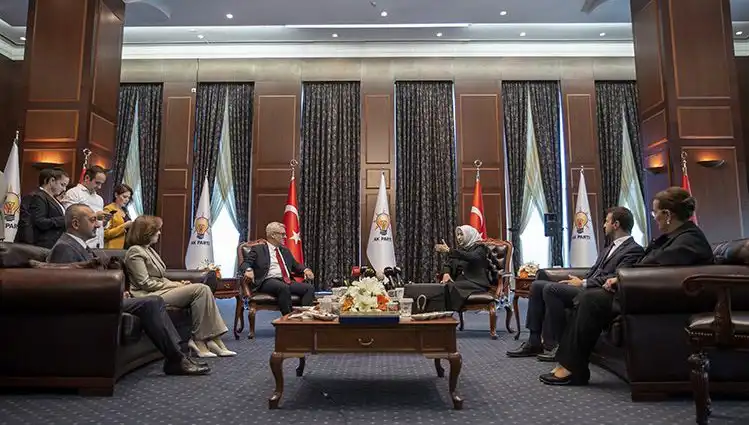 AK Parti'nin Bayramlaşma Programında CHP Neden Yer Almıyor?