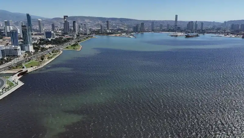 İzmir Körfezi'nde Son Günlerde Rahatsız Edici Kötü Koku Sorunu
