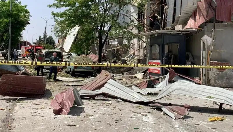 Gaziantep'te Yaşanan Fabrika Patlaması Korkuttu: Yaralılar ve Sebepler Araştırılıyor