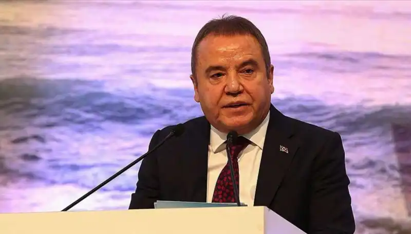 Antalya'nın Vizyoner İsimlerinden: Muhittin Böcek'in Hayatı ve Başarıları