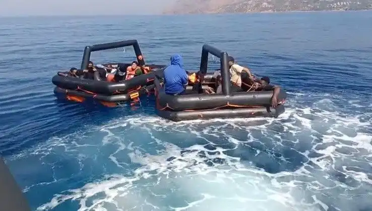 Ayvacık’ta Dramatic Kurtarma Operasyonu: 19 Kaçak Göçmen Kurtarıldı
