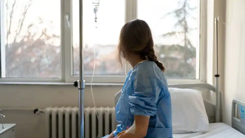 27 Yaşındaki Kadının Kanser Teşhisi: Doktorlar Ciddi Değil Dedi, Fakat Gerçek Farklıydı
