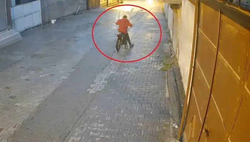 Hırsız Motosiklet Arızalansa da Çalma İşini Sürdürdü!