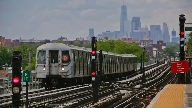 Metro Sörfü Tehlikesi! 15 Yaşındaki Genç Hayatını Kaybetti
