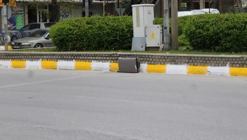 Minibüsten Düşen Valiz, Polisi Harekete Geçirdi: Olayın Perde Arkası Nedir?