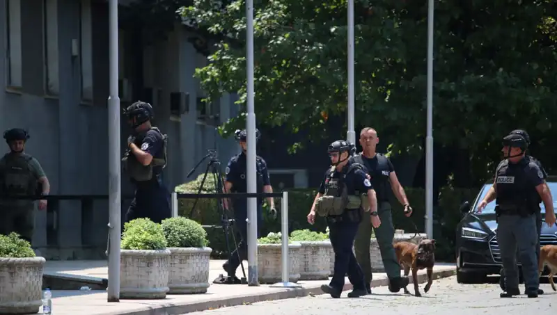 Kosova Meclisi'nde Bomba İhbarı: Güvenlik Önlemleri Artırıldı