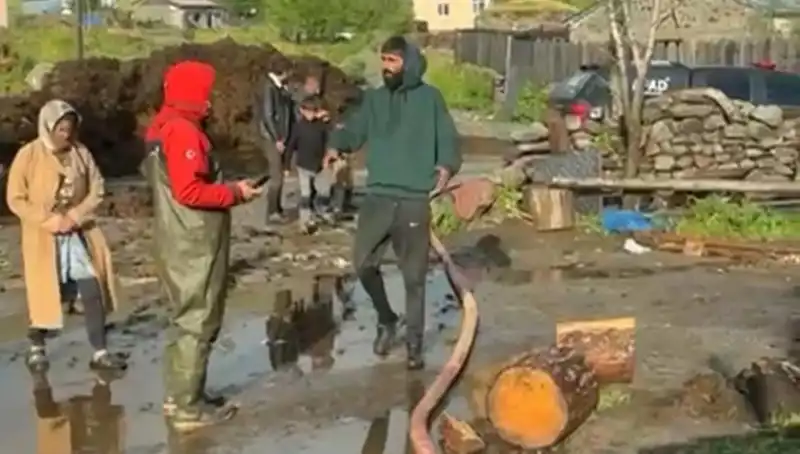 Ardahan’da Aniden Bastıran Sağanak, Sele Dönüştü: Zarar Büyüyor!
