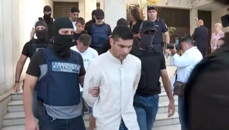 Atina'da Cinayet Skandalı: Öldürülen Profesörün Eski Eşi ve Dört Kişi Gözaltında