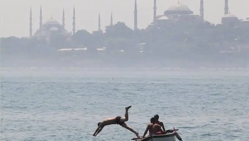 Yazın Vahşi Yüzü: 44 Derecelik Aşırı Sıcaklar Kapıda!
